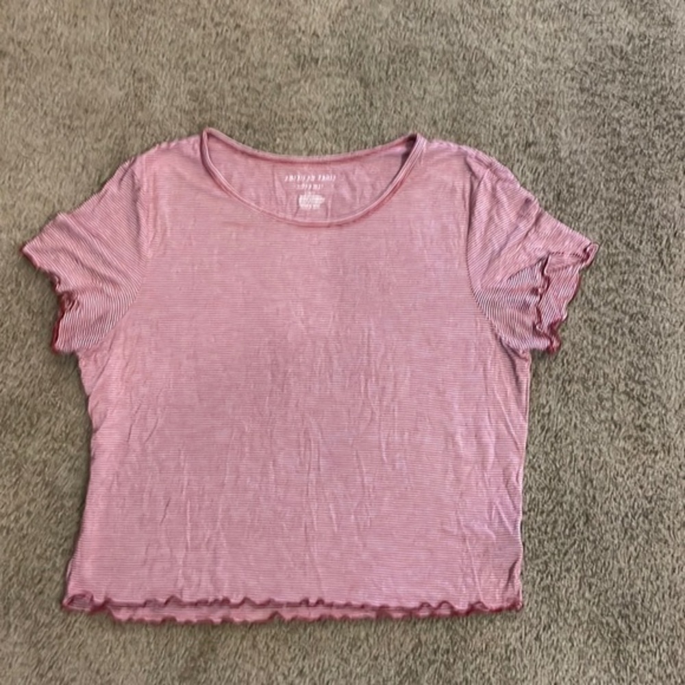 American Eagle Top. Large. Red & White Striped.